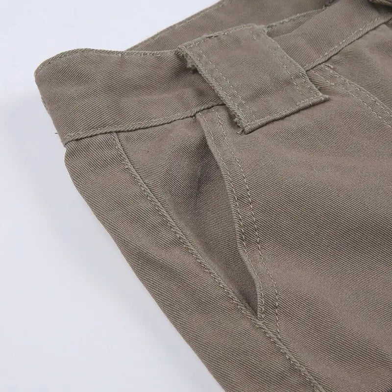 Women's Retro Cargo Shorts – Mid-Waist, Stylish & Functional.