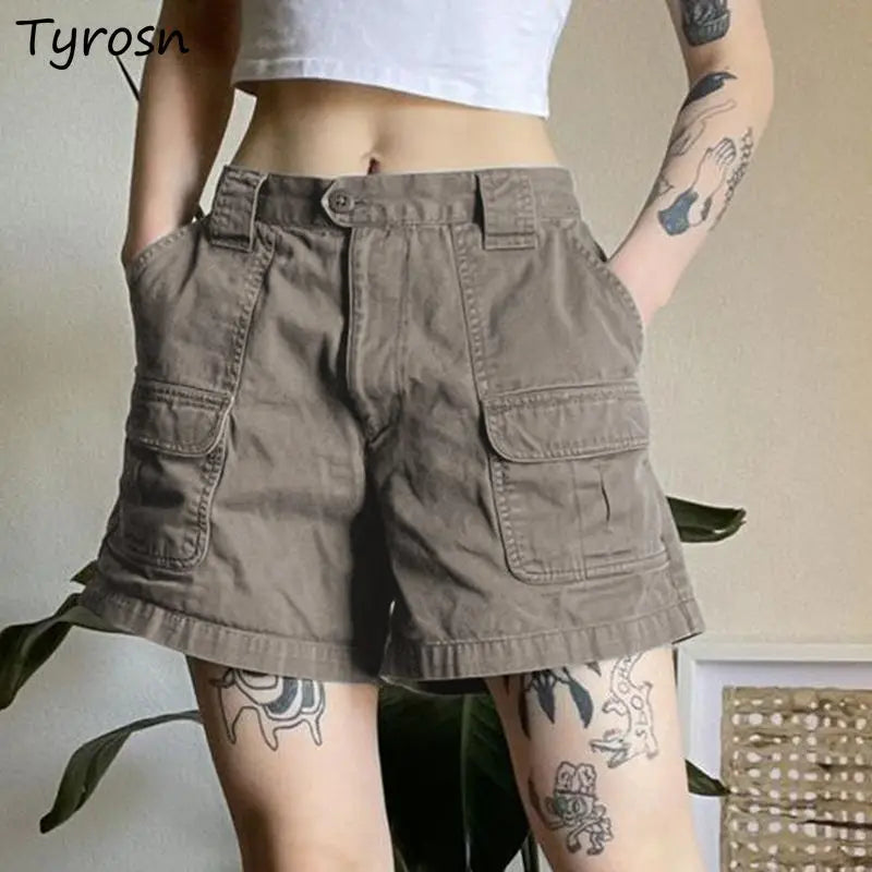 Women's Retro Cargo Shorts – Mid-Waist, Stylish & Functional.