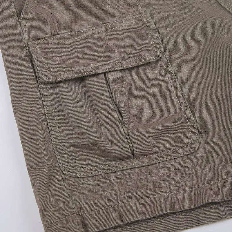 Women's Retro Cargo Shorts – Mid-Waist, Stylish & Functional.